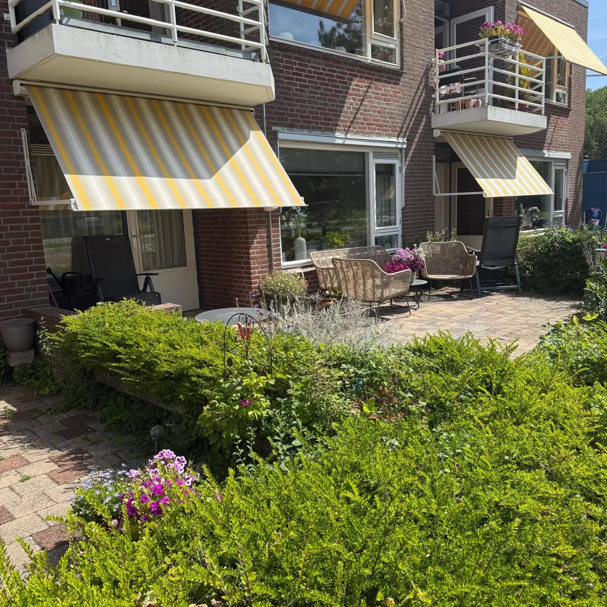 Zonneschermen van Klinkende Werken uit Roelofarendsveen